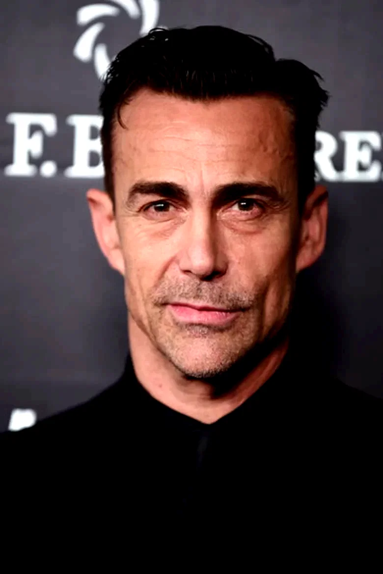  Daniel Bernhardt