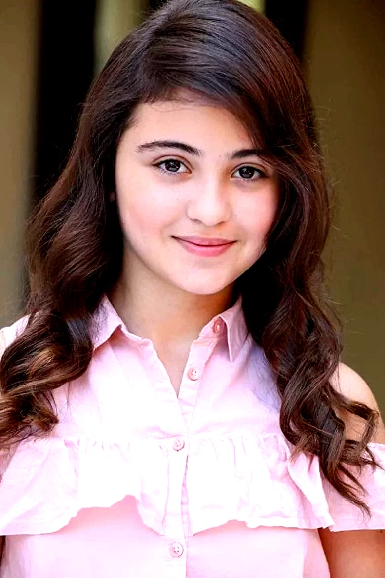  Ella Mika