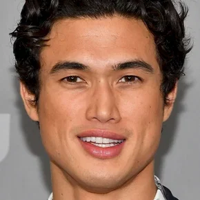 Photo star :  Charles Melton
