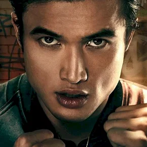 Photo star :  Charles Melton