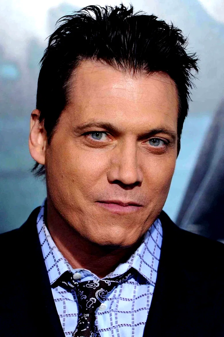 Holt McCallany