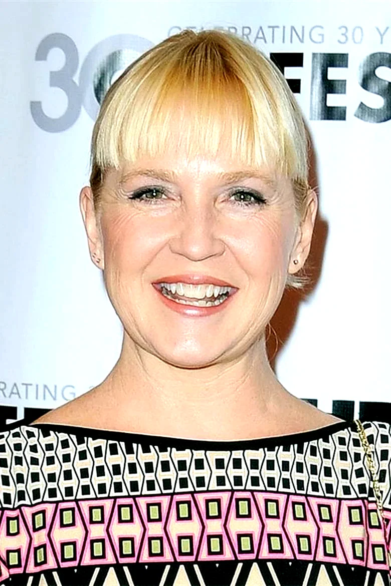  Carolyn Lawrence