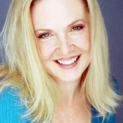  Carolyn Lawrence