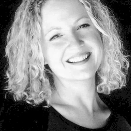  Carolyn Lawrence