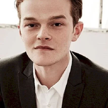  Robert Aramayo