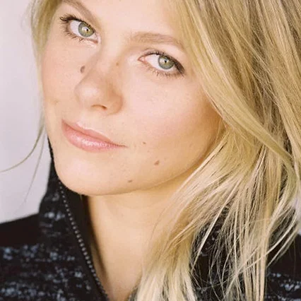  Lily Cowles