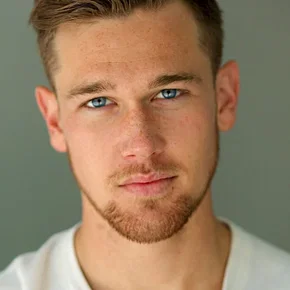 Photo star :  Taylor John Smith
