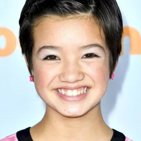 Photo star :  Peyton Elizabeth Lee