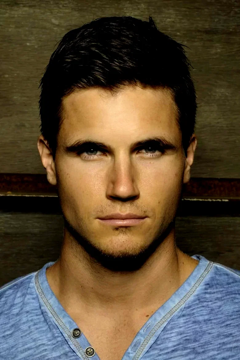 Robbie Amell