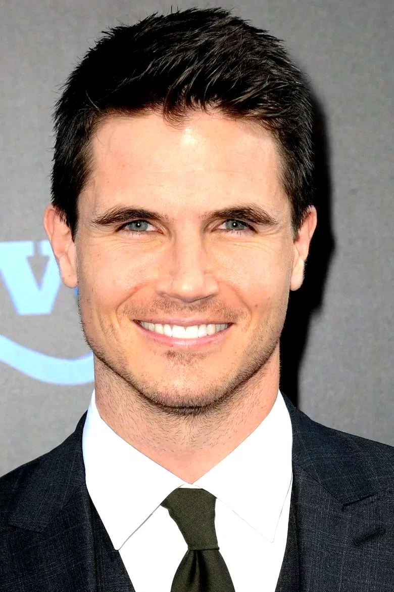 Robbie Amell