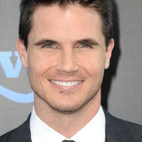 Photo star : Robbie Amell