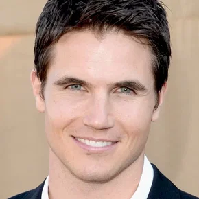 Photo star : Robbie Amell