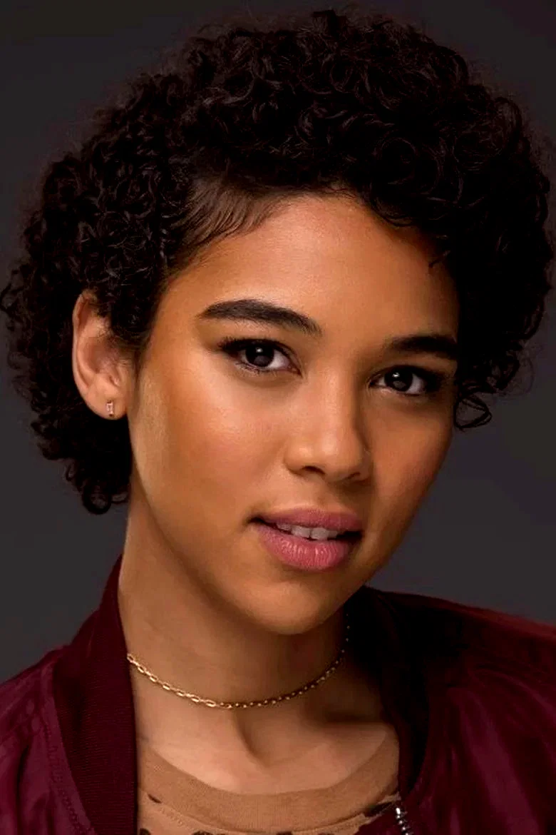  Alexandra Shipp