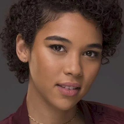  Alexandra Shipp