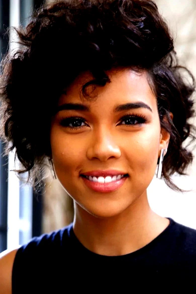  Alexandra Shipp