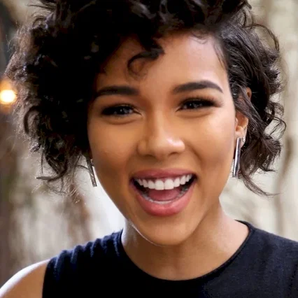  Alexandra Shipp