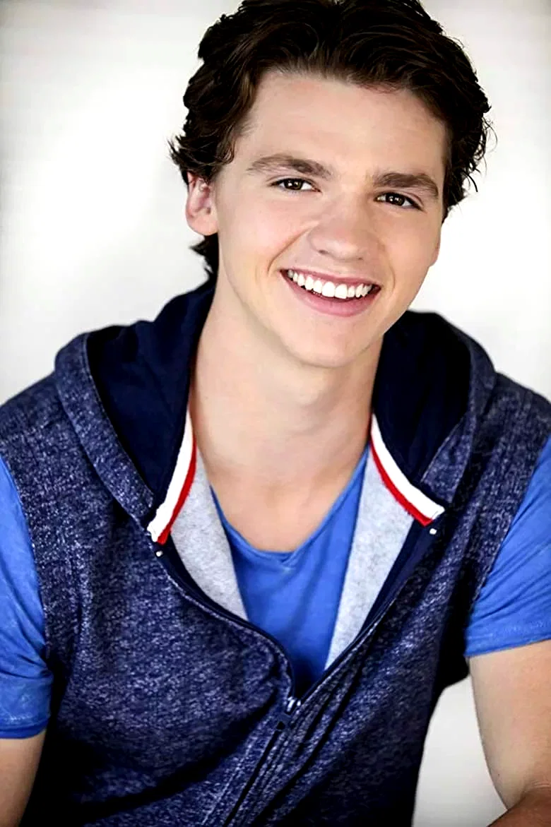 Joel Courtney 
