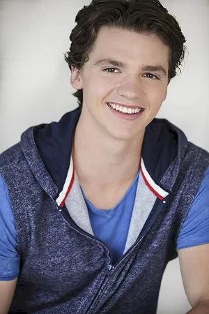 Joel Courtney  photo