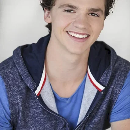 Joel Courtney 