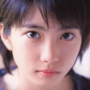 Photo star :  Mirai Shida