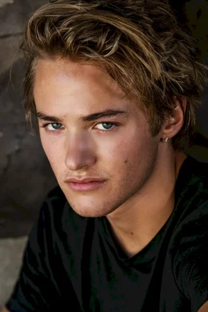  Mitchell Hoog