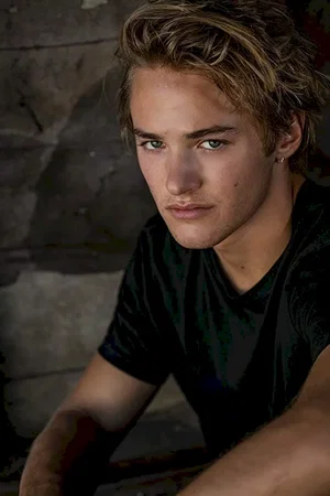  Mitchell Hoog photo