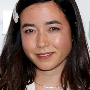 Photo star :  Maya Erskine