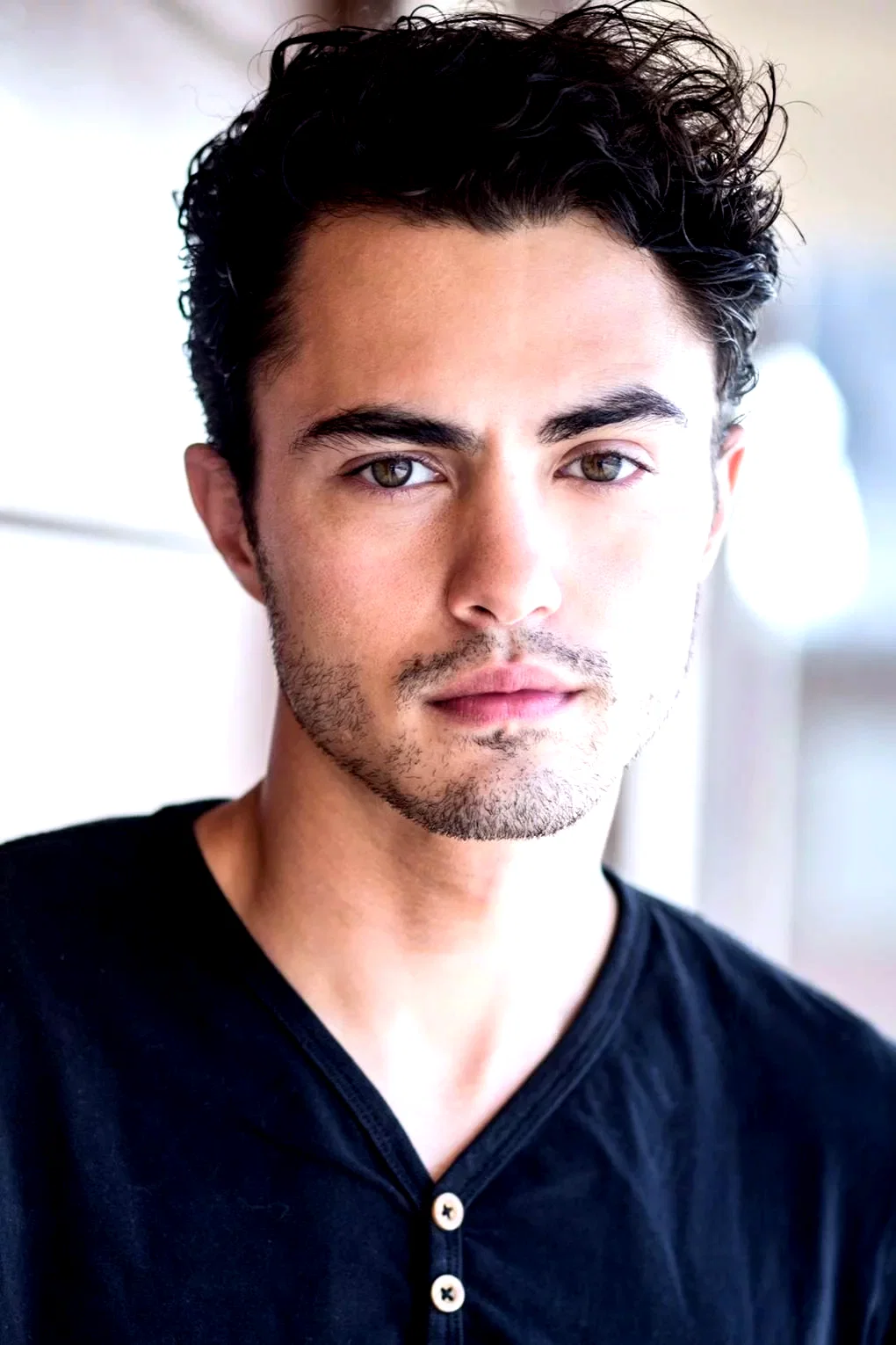  Darren Barnet