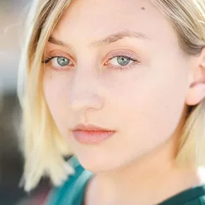 Photo star :  Lily Bleu Andrew
