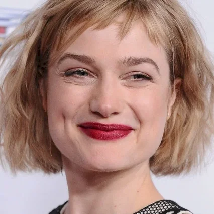  Alison Sudol