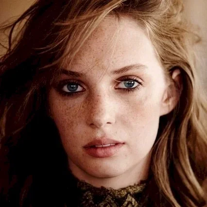  Maya Hawke