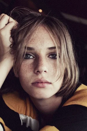  Maya Hawke