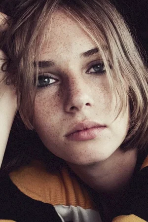  Maya Hawke