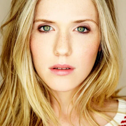  Harriet Dyer