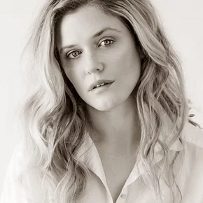 Photo star :  Harriet Dyer