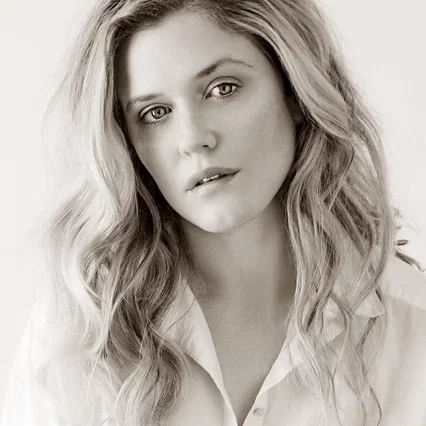  Harriet Dyer