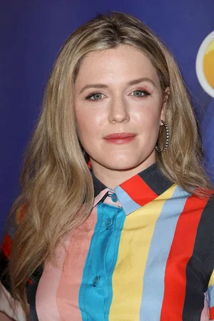  Harriet Dyer