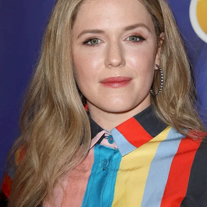  Harriet Dyer