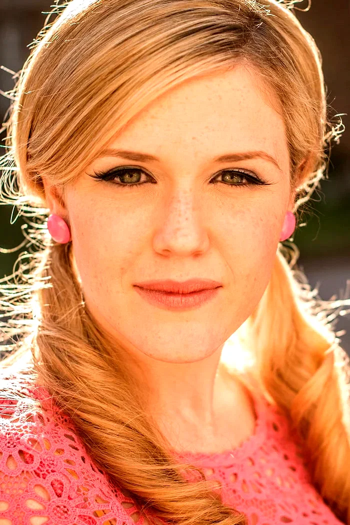  Harriet Dyer