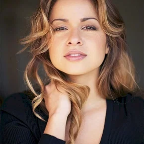 Photo star :  Zara Michales