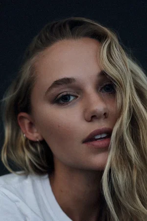  Madison Iseman photo