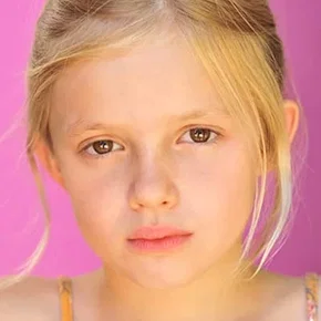 Photo star :  Avery Essex