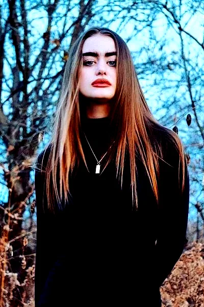  Alli Hart