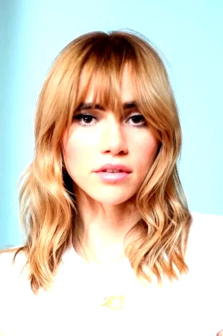  Suki Waterhouse