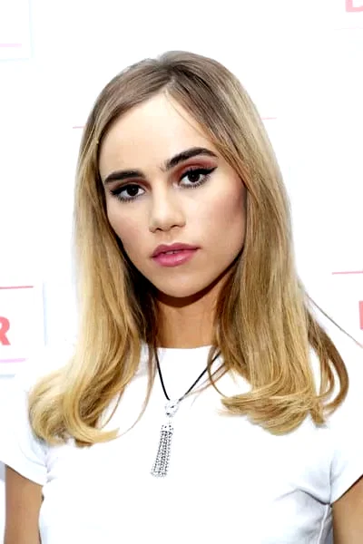  Suki Waterhouse