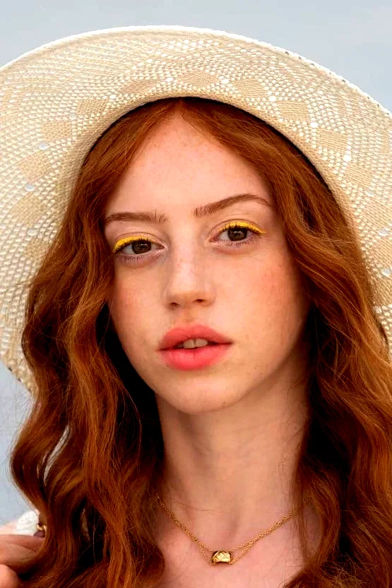  Lily Newmark