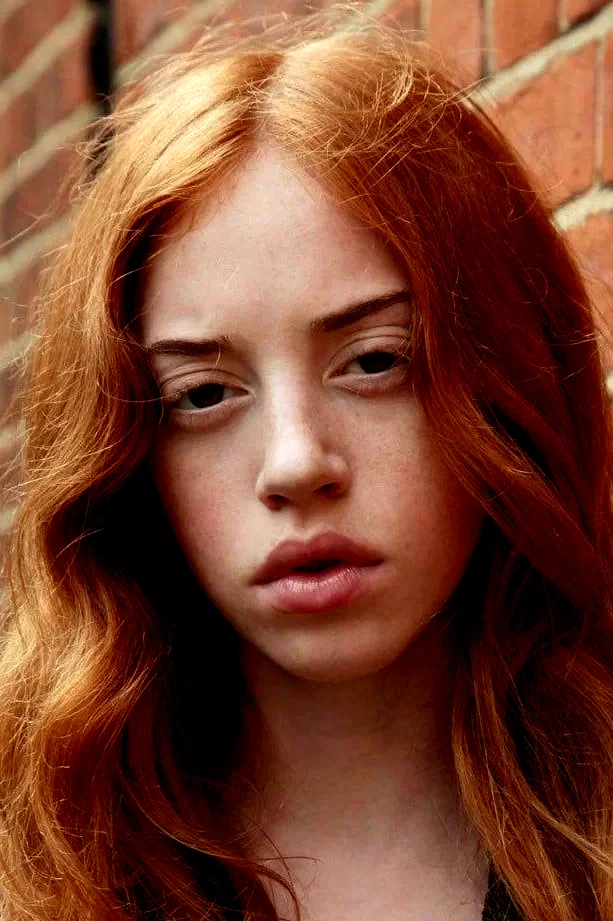  Lily Newmark