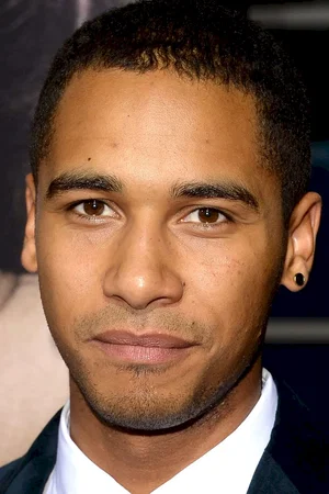 Elliot Knight photo