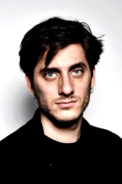Luca  Marinelli 
