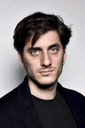 Luca  Marinelli 